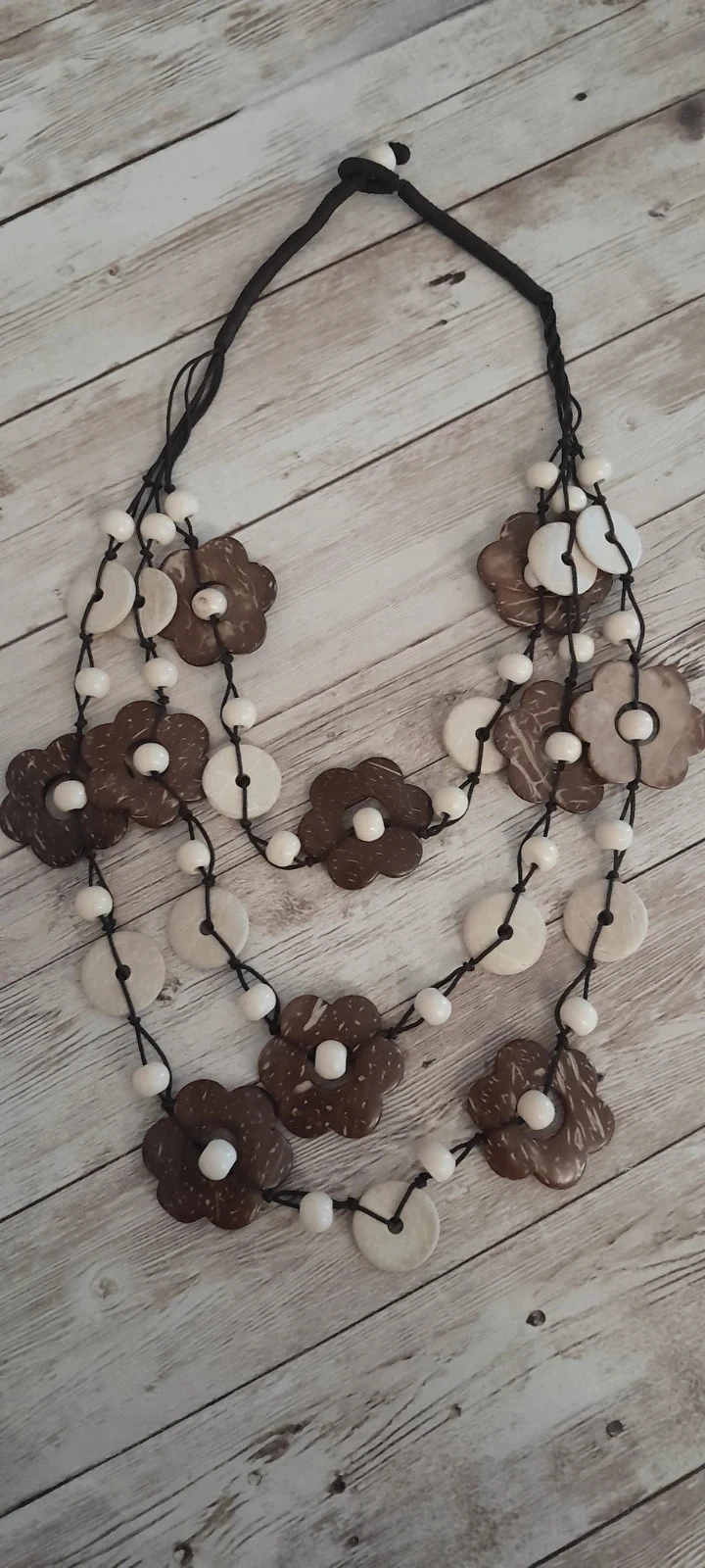 Collar de madera, formas redondas y flores estilo Bohème colores marrón, crema – photo 2